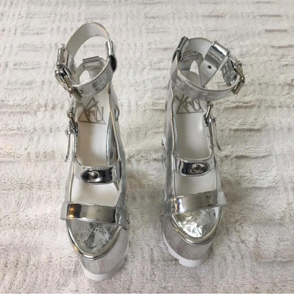 YRU Nightcall Heels Chrome - Picture 2 of 5